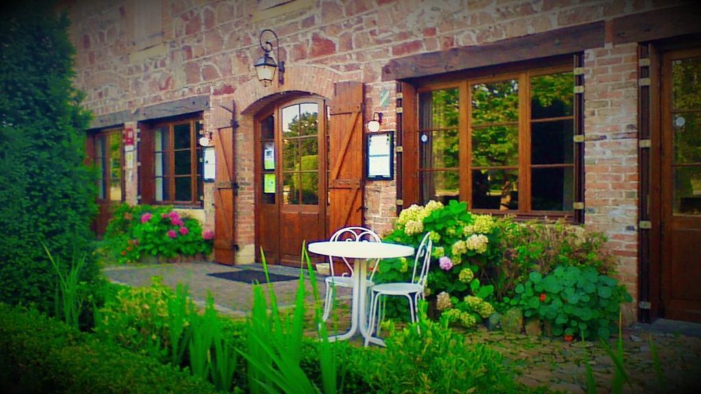 Logis Hotel Le Dahu Parigny  Екстериор снимка