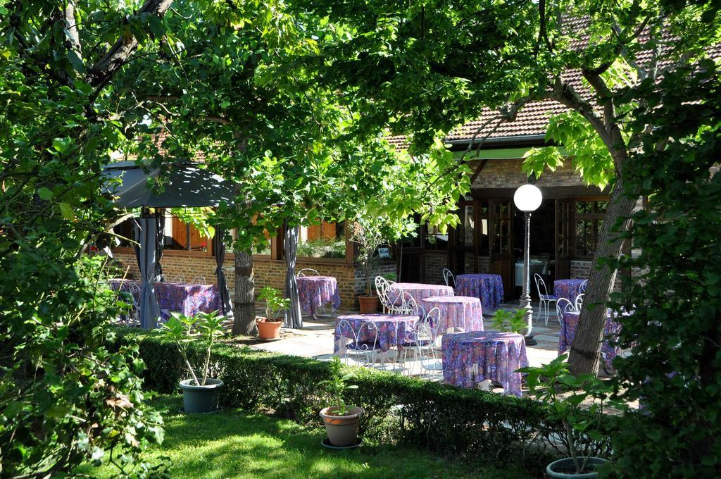 Logis Hotel Le Dahu Parigny  Екстериор снимка